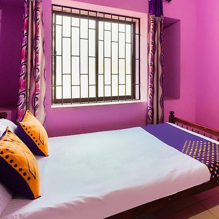 Hotel SPOT ON 66098 Rohini Residency Edayur Esterno foto