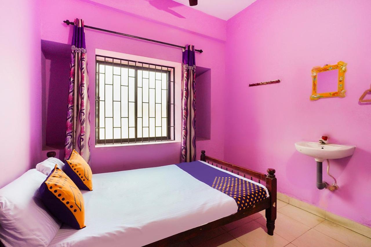 Hotel SPOT ON 66098 Rohini Residency Edayur Esterno foto