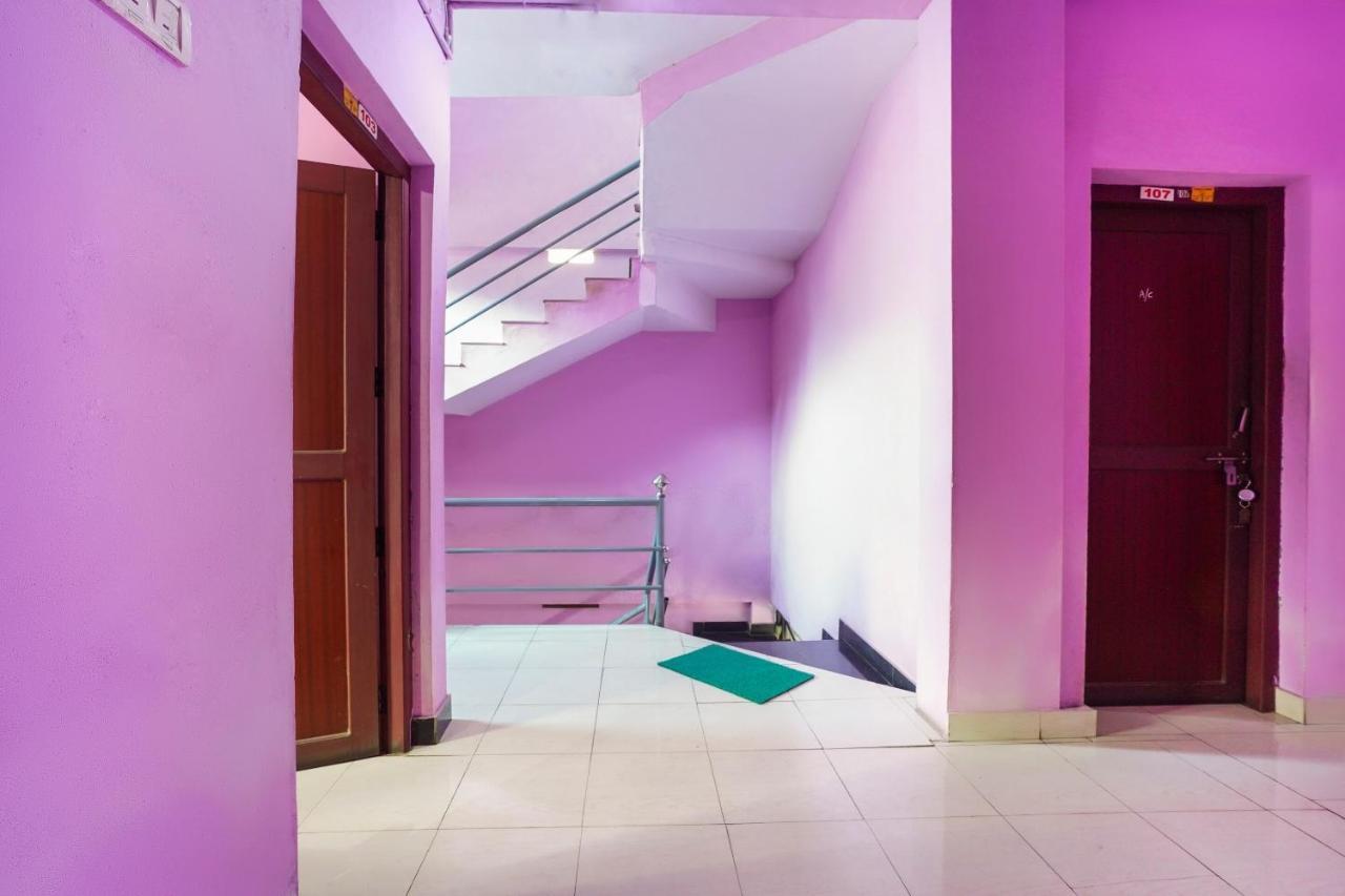 Hotel SPOT ON 66098 Rohini Residency Edayur Esterno foto