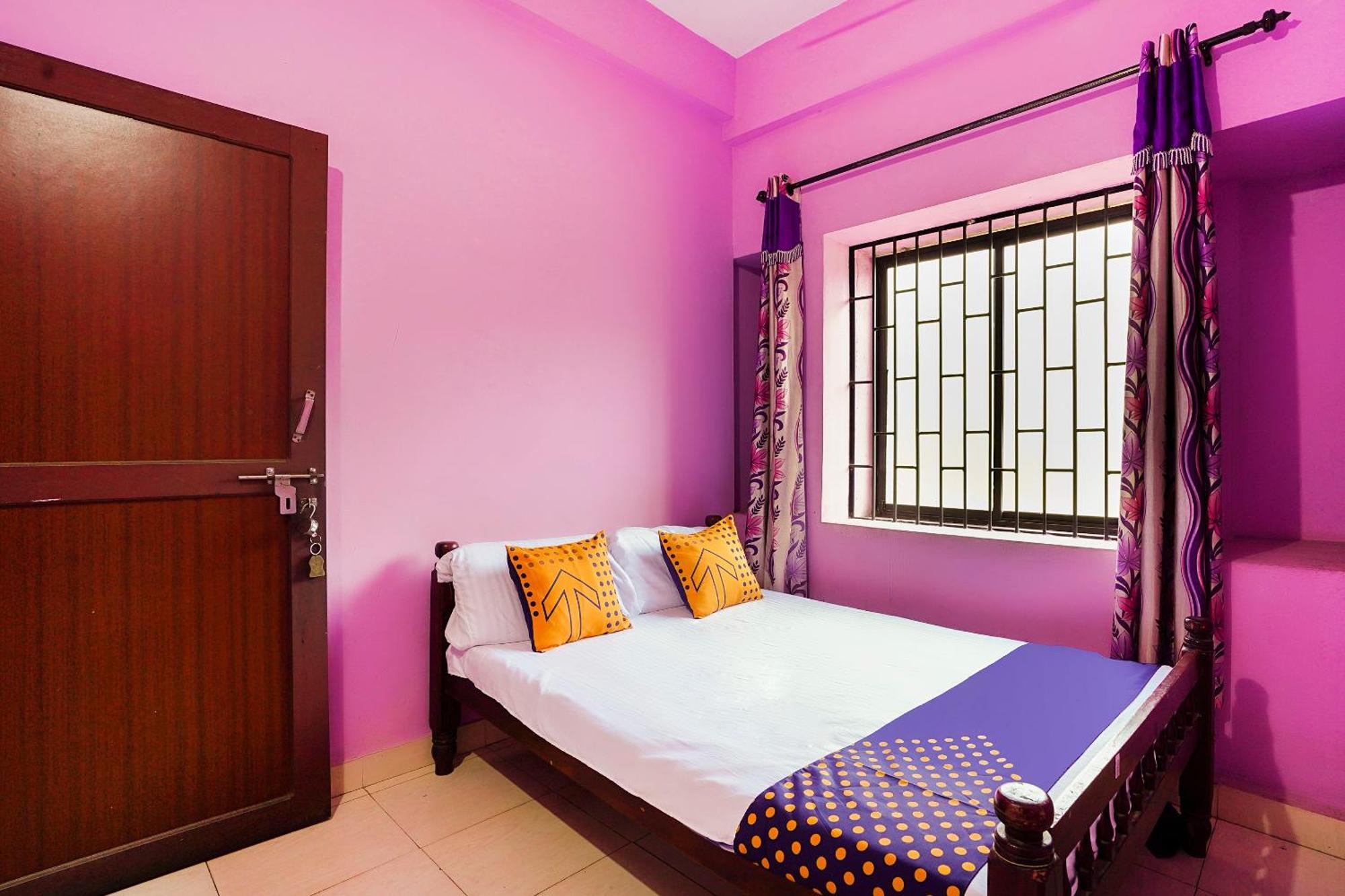 Hotel SPOT ON 66098 Rohini Residency Edayur Esterno foto