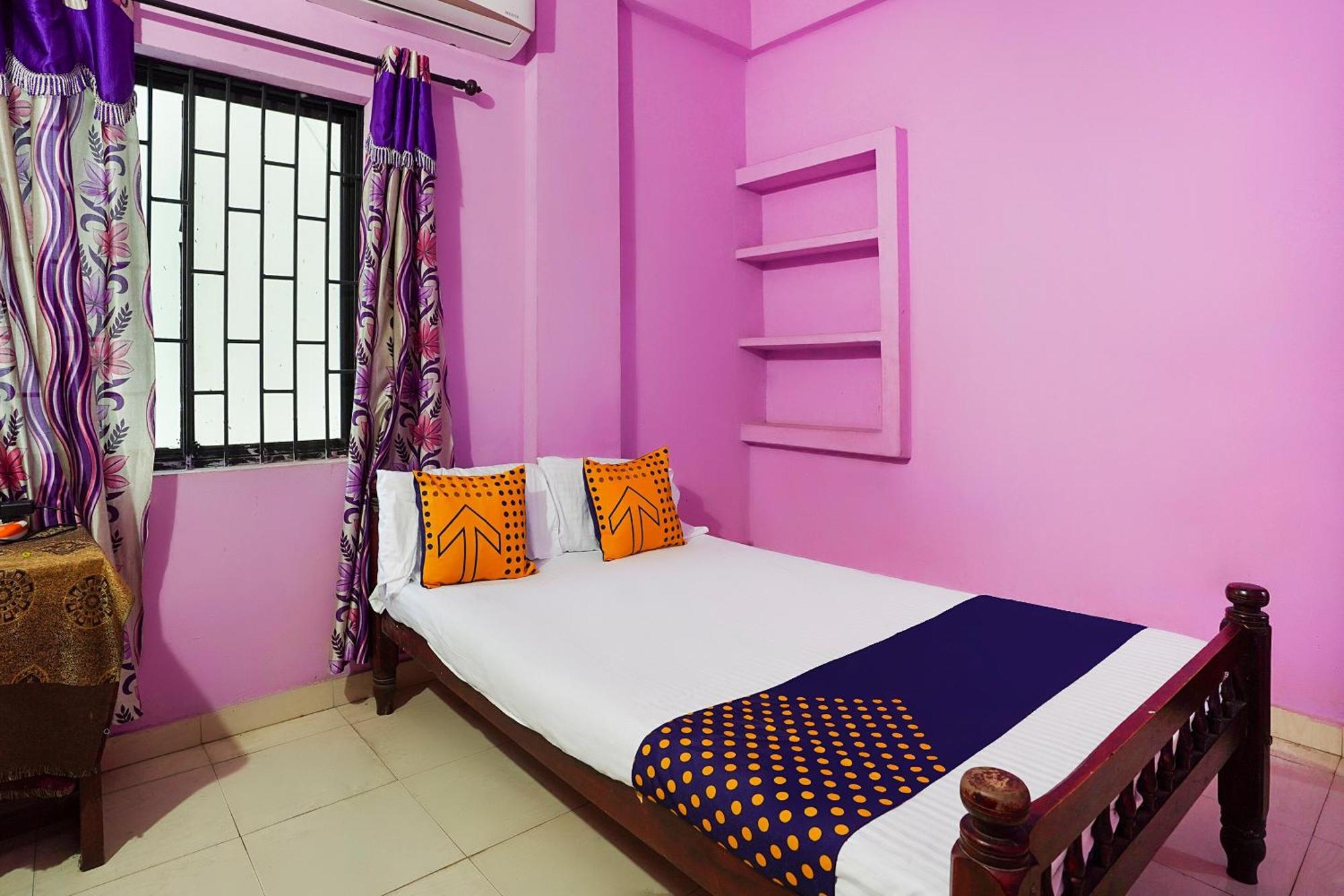 Hotel SPOT ON 66098 Rohini Residency Edayur Esterno foto