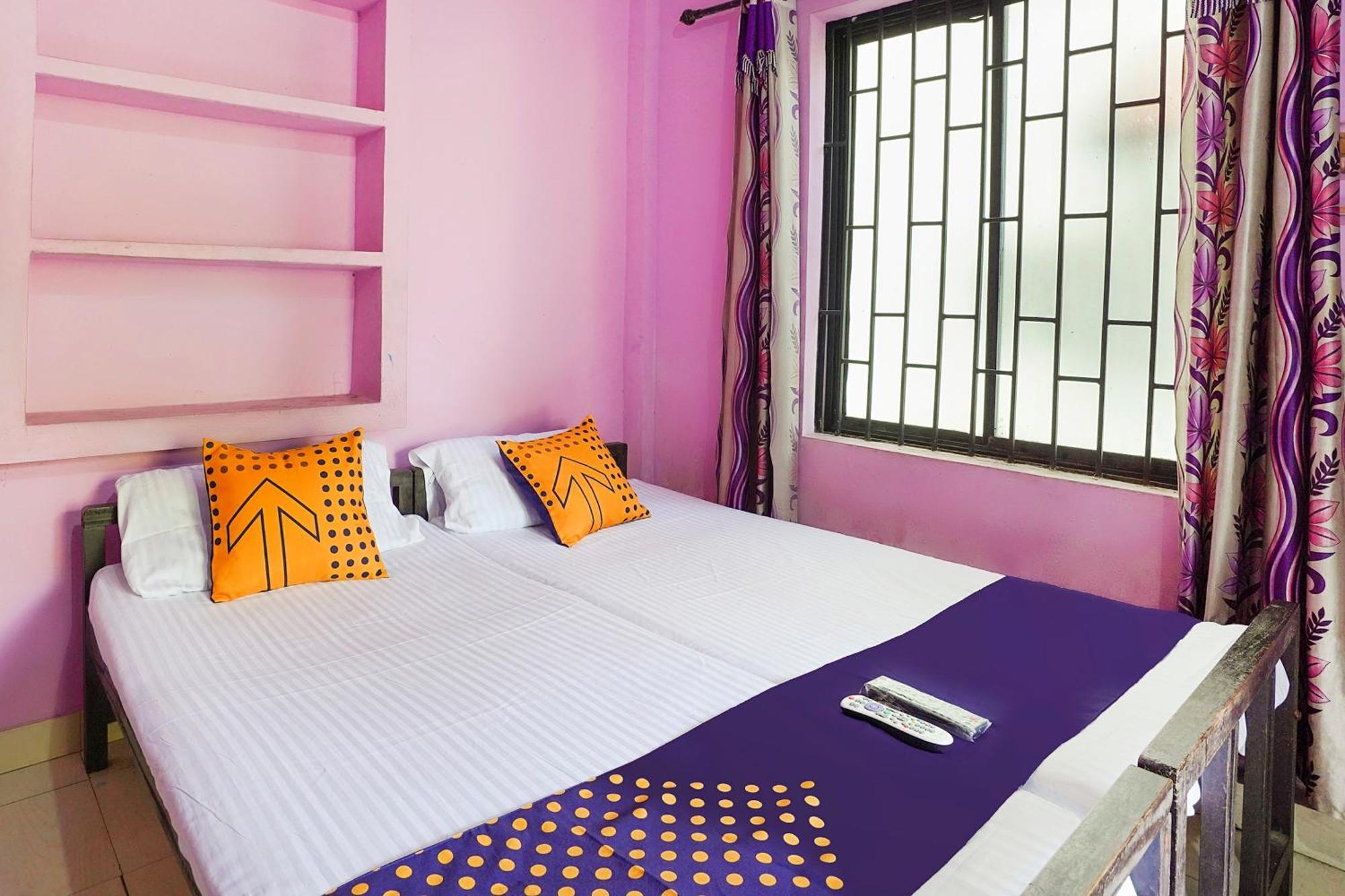 Hotel SPOT ON 66098 Rohini Residency Edayur Esterno foto
