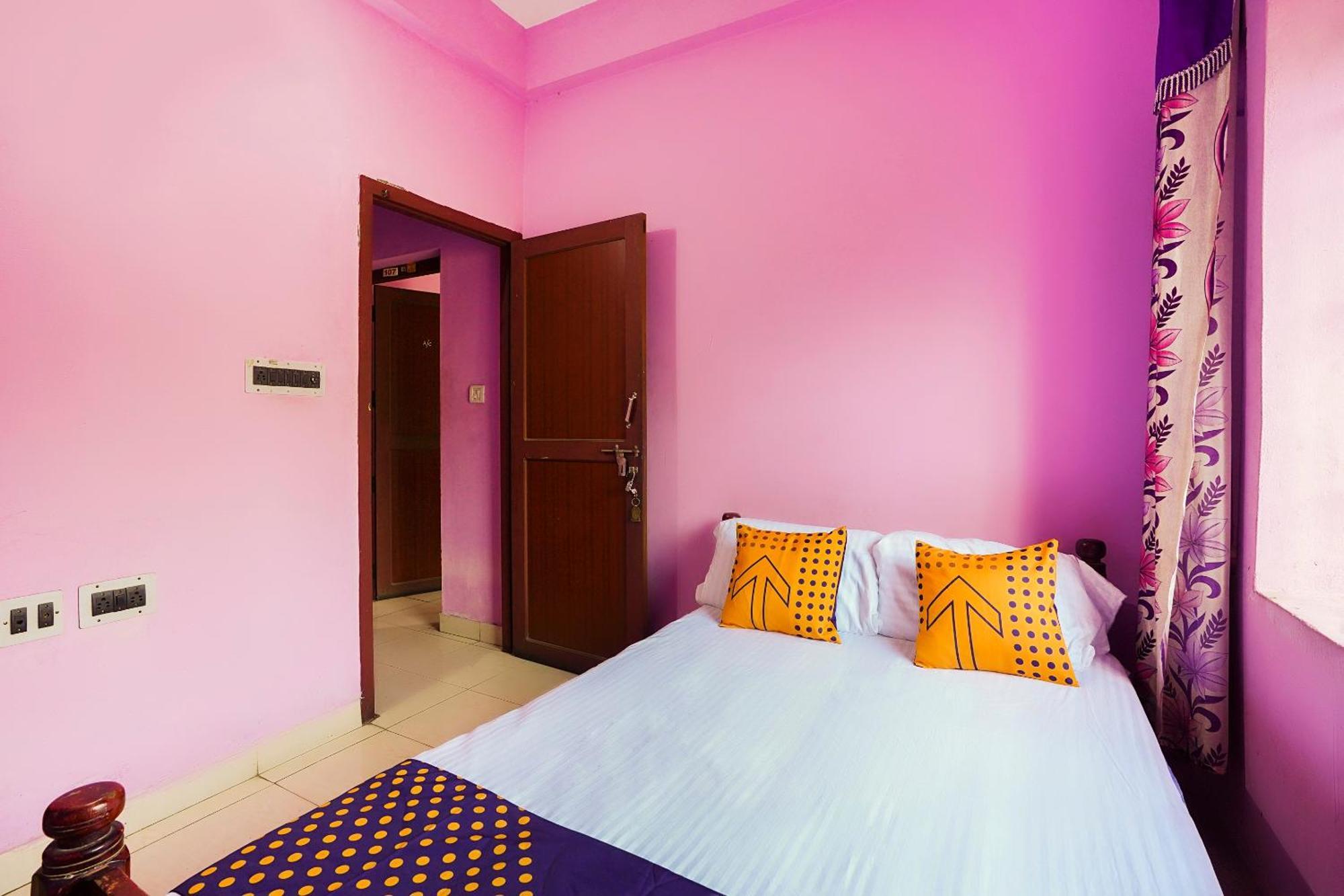 Hotel SPOT ON 66098 Rohini Residency Edayur Esterno foto