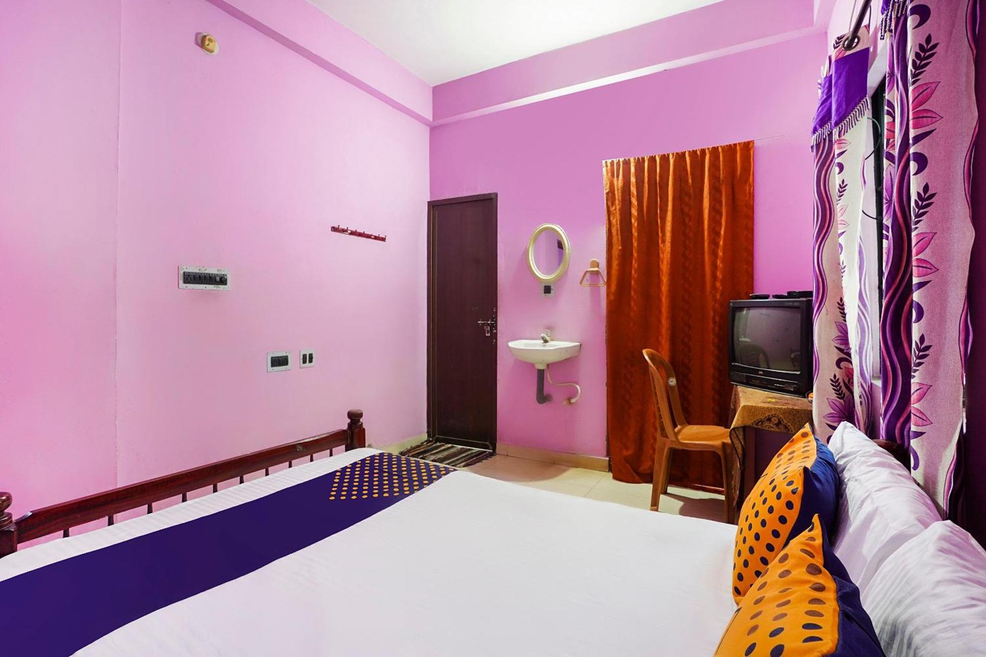 Hotel SPOT ON 66098 Rohini Residency Edayur Esterno foto